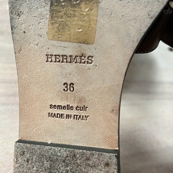 Hermes Oran Sandal, Etoupe in Swift Leather, Size 36. - Picture 10 of 10